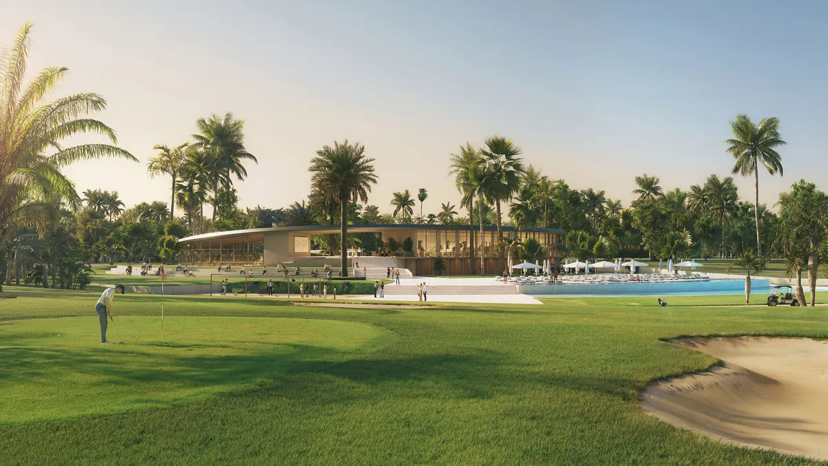 Green del campo de golf frente a la casa club en Coral Golf Resort